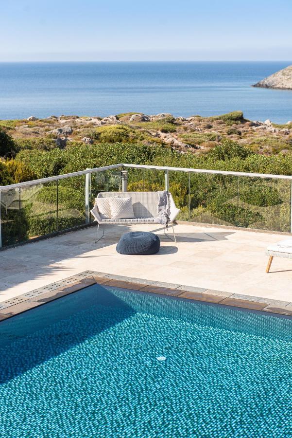 Magnifique Villa Avec Piscine Au Bord De Mer Horafákia Kültér fotó