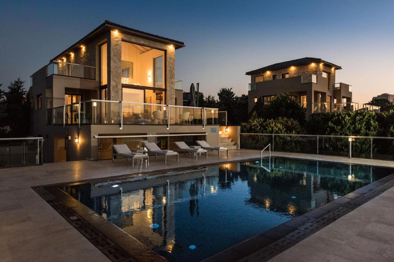Magnifique Villa Avec Piscine Au Bord De Mer Horafákia Kültér fotó