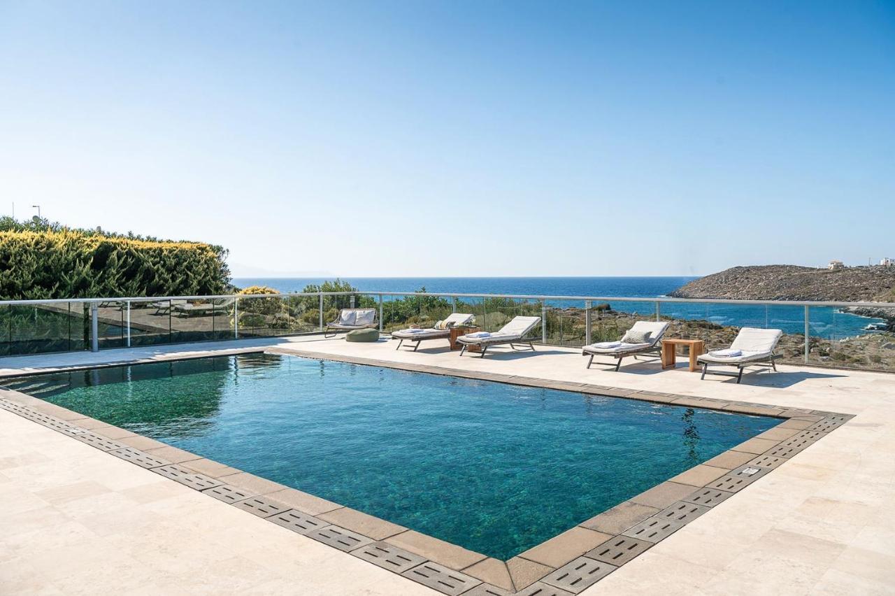 Magnifique Villa Avec Piscine Au Bord De Mer Horafákia Kültér fotó