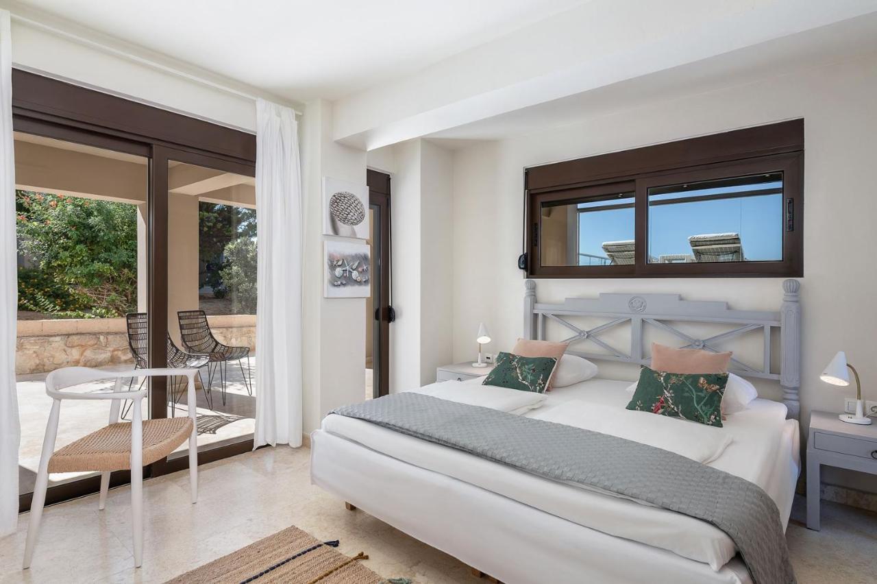 Magnifique Villa Avec Piscine Au Bord De Mer Horafákia Kültér fotó