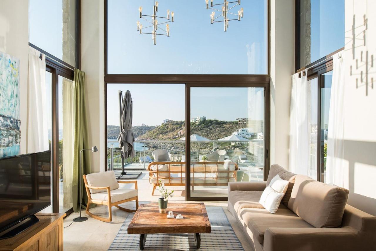 Magnifique Villa Avec Piscine Au Bord De Mer Horafákia Kültér fotó