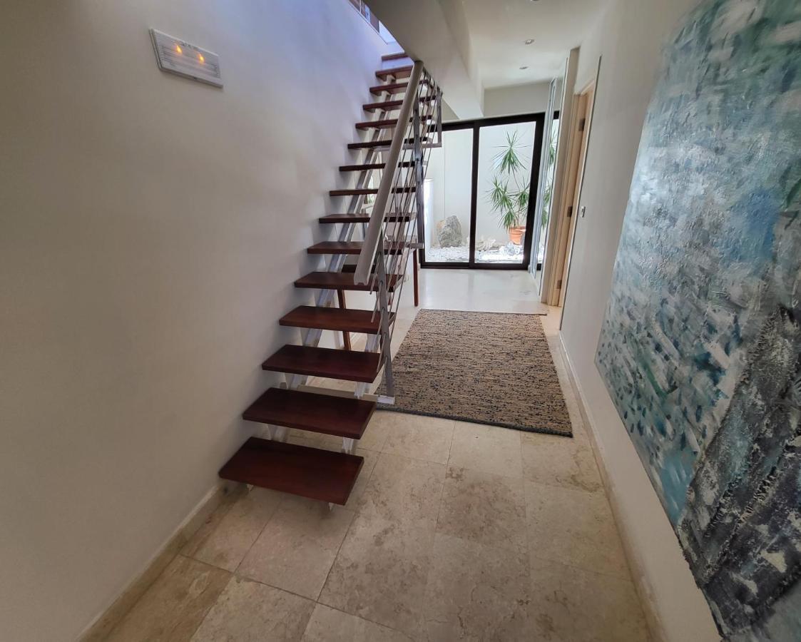 Magnifique Villa Avec Piscine Au Bord De Mer Horafákia Kültér fotó