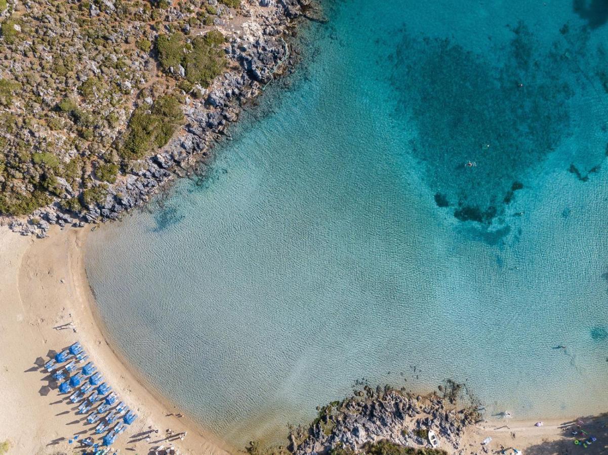 Magnifique Villa Avec Piscine Au Bord De Mer Horafákia Kültér fotó